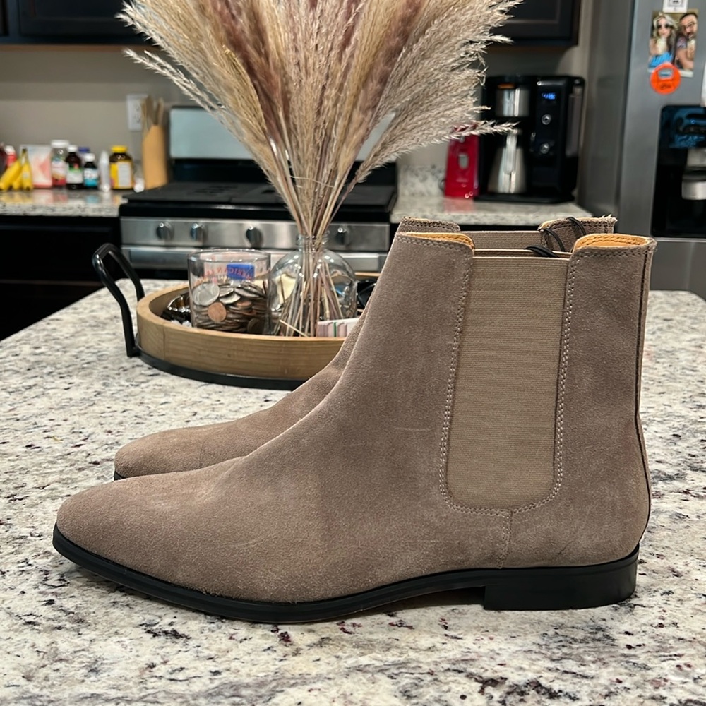 NWT Men’s Winter Boots Suede Chelsea Boots Size 12